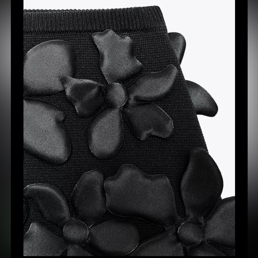 Zara floral structure knit mini skirt, raised 3D flowers - Picture 7 of 9